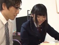 家庭教師のチンポをしゃぶり誘惑するビッチな童顔JK女子校生美少女童顔のアダルト動画