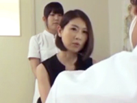 生理不順で診察に来た人妻→チンポ挿入でホルモンバランス整える鬼畜医師素人お姉さん人妻中出しのアダルト動画