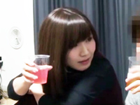 サークルの女子JDと飲み会後に宅飲み二次会→酔った勢いで生ハメ開始！巨乳美少女痴女のアダルト動画