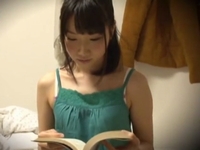 弟を部屋に連れ込み誘惑するお姉ちゃんを隠し撮りお姉さん中出し近親相姦盗撮のアダルト動画