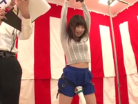 素人さんの両手を拘束して電マを固定し追加でイタズラ即ファック巨乳素人美少女お姉さん顔射のアダルト動画