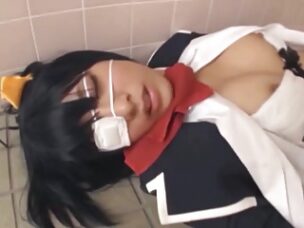 女子トイレに侵入してきたオタに連続中出しレイプされるコスプレイヤー美少女コスプレ中出しレイプのアダルト動画