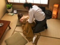 モンスタークレイマーに仲居さんが絡まれクレーム理不尽レイプ素人お姉さんレイプマッサージのアダルト動画│ピンクの穴