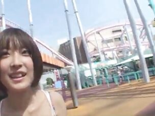 黒髪のショートカットで超美乳なセクシーなお姉さんとハメ素人痴女フェラ小倉ゆずのアダルト動画