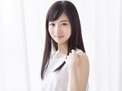 経験少なげな初々しさがたまらない美少女と見つめ合いながら情熱パコ美少女のアダルト動画