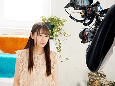 見た目は大人清楚風に見えて実はあどけない美少女がデビュー美少女デビュー作新名あみんのアダルト動画