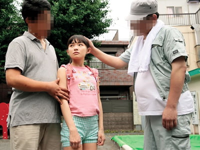 147cmのロリ娘の割れ目を売って生活しているド外道父親ｗロリ痴女のアダルト動画