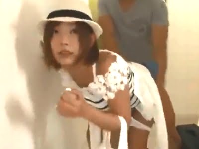 紗倉まなが男優にいきりなりハメられるも敏感にイキまくり巨乳美少女3P紗倉まなの無料エロ動画