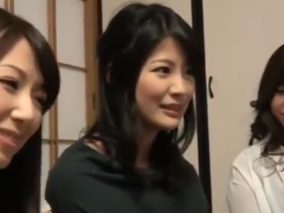 欲求不満解消のためのオフパコ乱交ではしゃいじゃう人妻たちｗ巨乳素人人妻中出しハメ撮り乱交のアダルト無料動画
