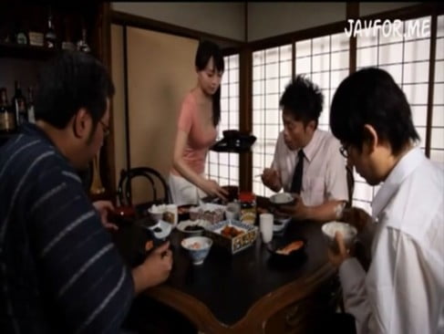 借金返済のために義父と義理の息子に犯される後妻が悲惨すぎッ！巨乳人妻熟女フェラ手コキ近親相姦羽月希のエロ動画