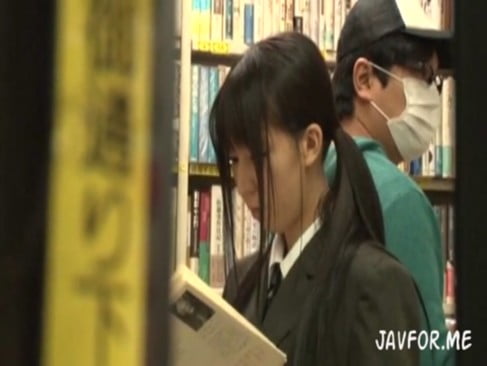 本屋にいた純粋無垢な美少女JKを媚薬使って中出しガチレイプ！素人女子校生美少女中出しイラマチオレイプ盗撮のアダルト動画