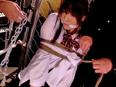 状況がつかめず震えるJKを快楽拷問女子校生美少女沙藤ユリの無料アダルト動画