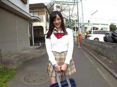 生まれて初めて付き合ったムッツリすけべな美少女JKと主観SEX女子校生美少女鈴原エミリのエロ動画