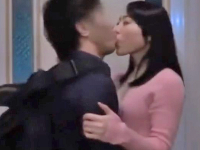 旦那がいながら実の息子とパコっちゃうママにたっぷり中出し人妻中出し近親相姦の無料エロ動画