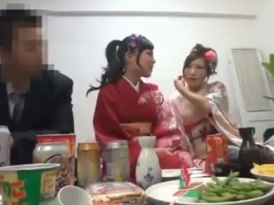 新成人ギャルたちがお酒に飲まれて晴れ着のまま大乱交ｗ素人ギャル乱交のAV無料動画