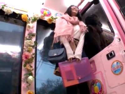 独り暮らしに憧れている女子大生が謝礼に押し負けてAV出演！巨乳素人のアダルト動画
