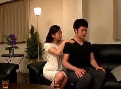 友達に会いに上京してきた嫁母と親密な関係に→嫁よりもねっとりとしたマダムの魅力にやられNTR不倫人妻熟女近親相姦のアダルト動画