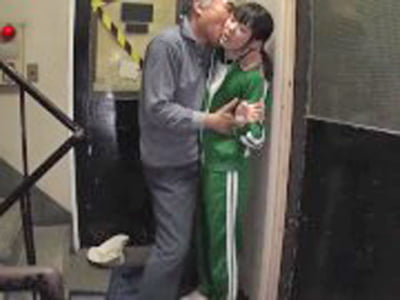 あどけない美少女を開発してハメ倒すおやじ美少女顔射のアダルト動画