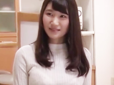娘の同級生をパンチラで誘惑！マングリ騎乗位で思春期男子を犯す痴女ママ痴女人妻のアダルト無料動画