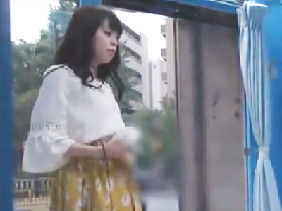 小動物系な145cm美少女貧乳JDがマッサージハメで潮吹きイキ！素人美少女ロリナンパ潮吹きの無料エロ動画
