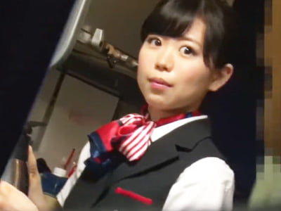逃げ場のない飛行機の中で美人な巨乳CAが痴漢の餌食になり中出しされちゃうｗ巨乳お姉さん中出しレイプのアダルト動画