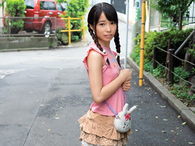 生まれて初めてお尻の穴をこじ開けられてお注射される童顔女子美少女コスプレパイパン水着アナルのアダルト動画