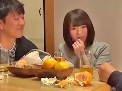 こたつの中で兄嫁にイタズラ→ムラムラしちゃって不倫パコ巨乳人妻近親相姦のエロ動画