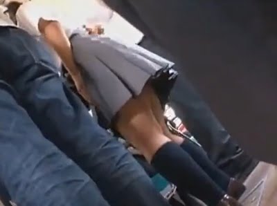 抵抗しないJKを痴漢→その後廃屋へと連れ込んで女性器を放尿レイプ素人女子校生美少女レイプ痴漢のアダルト動画