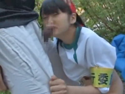 体操服姿のJKがクズ男に野外で顔射レイプされて号泣！素人女子校生美少女ロリ顔射レイプのエロ動画