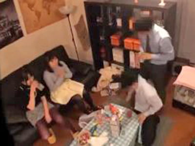 宅飲みの勢いで4P乱交巨乳素人美少女中出しナンパ乱交のエロ動画