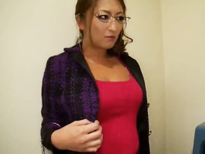 お色気抜群の爆乳PTA会長が性悪な学生たちに恥辱の限りを尽くされ犯される巨乳お姉さんめがねイラマチオレイプ乱交のエロ動画