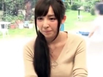 警戒心が強めな可愛い彼女を彼氏から引きはがしてマッサージ敢行！→強引にNTR中出しｗ素人美少女中出しマッサージのアダルト動画