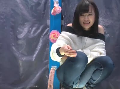高速電マにビビる美少女JKに大金握らせて騙しハメ素人美少女ナンパのエロ動画