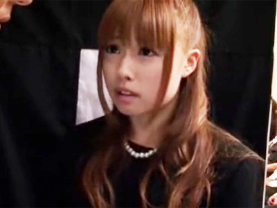 葬式で再会した従兄に告白して葬儀を抜け出し禁断の近親ファックｗ美少女顔射近親相姦露出の無料エロ動画