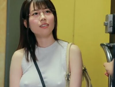乳首ピンコ勃ちしてる地味な教え子を脱がしたら…ラッキーパコに！巨乳美少女お姉さんめがね水卜さくらのアダルト動画