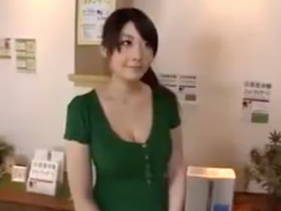 ぷるんぷるん巨乳が凄い美女をSEX付きのオイルマッサージｗ巨乳お姉さんマッサージ立川理恵のAV無料動画