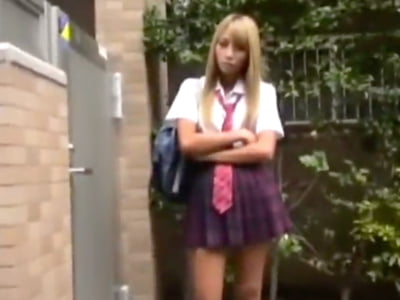 ギャルJKが公衆トイレでフェラ抜き円光女子校生ギャルフェラのアダルト動画