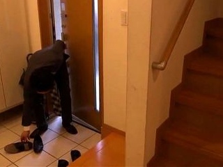 息子の嫁が浮気してることを知った義父は…それをダシにｗ人妻吉川あいみのアダルトAV動画