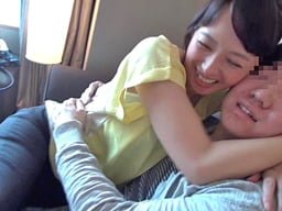 仕事を休んで、息子よりも若いアオクサ童貞狩り素人人妻童貞のアダルト動画
