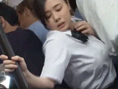 満員バスで痴漢にまさかの本番レイプまでされてしまった巨乳JK巨乳素人女子校生レイプの無料AV動画
