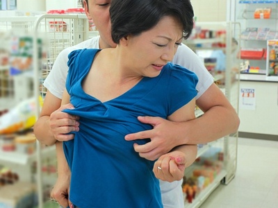 万引きGメン熟女がまさかの誤認捜査…その代償として体を差し出すことになり…痴女熟女染谷京香のアダルト動画
