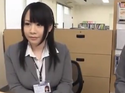 ドSOLお姉さんのパンスト越し足コキ攻撃でザーメン暴発ｗお姉さん痴女OLパンスト3Pのアダルト動画