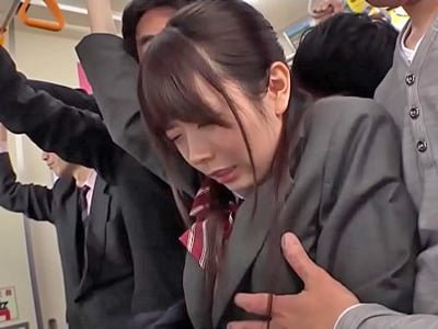 電車の中で大勢の男達に痴漢ファックされる可愛い巨乳JK巨乳女子校生美少女顔射痴漢の無料エロ動画