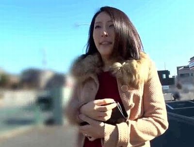 お金を借りてた奥さまを狙ってナンパ！　謝礼をエサに簡単GET！美人妻の綺麗なカラダをたっぷり味わって中出し人妻ナンパのセックス動画