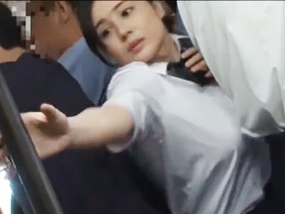 人込みを通るのに胸がつっかえちゃう爆乳JKが痴漢魔を勃起させてしまってチンポハメられる巨乳女子校生顔射レイプ痴漢のAV無料動画