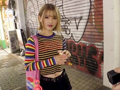 20歳・アパレル店員を竹下通りでGET！お菓子をあげただけでヤラせてくれる素人ビッチ素人美少女ギャルハメ撮りナンパのアダルト動画