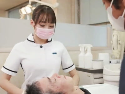 美人歯科助手さんにこっそり痴女られてドキドキパコ！お姉さん痴女コスプレ手コキ蓮実クレアのAV無料動画