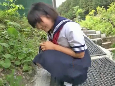 ショトカ美女が中出しされる→すかさず次のチンコがきてザーメン子宮に押し込むｗお姉さん痴女中出しのエロ動画