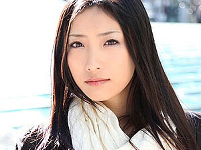 真ん中わけのワンレンが似合う数少ない素人妻の大興奮ファックのアダルト動画