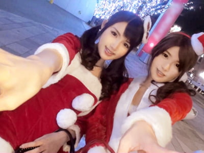 クリスマスに友達同士で寂しくサンタコスしてた2人組をナンパし3Pパコ巨乳美少女お姉さんコスプレナンパ3Pの無料アダルト動画